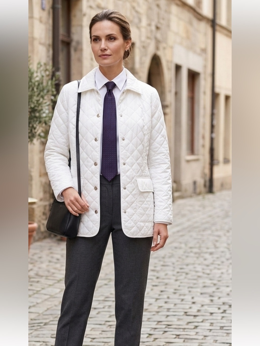 New White Quilted  Jacket fit medium/ large
Light and versatile